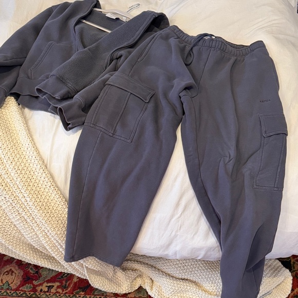 Aritzia Cozy Fleece Zip Up & Sweatpants Set - Picture 4 of 4